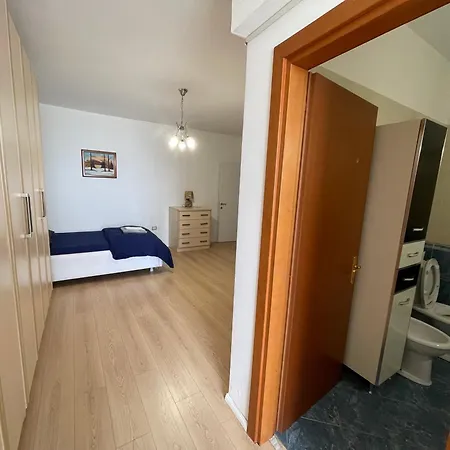 Center Luxury * ティラナ