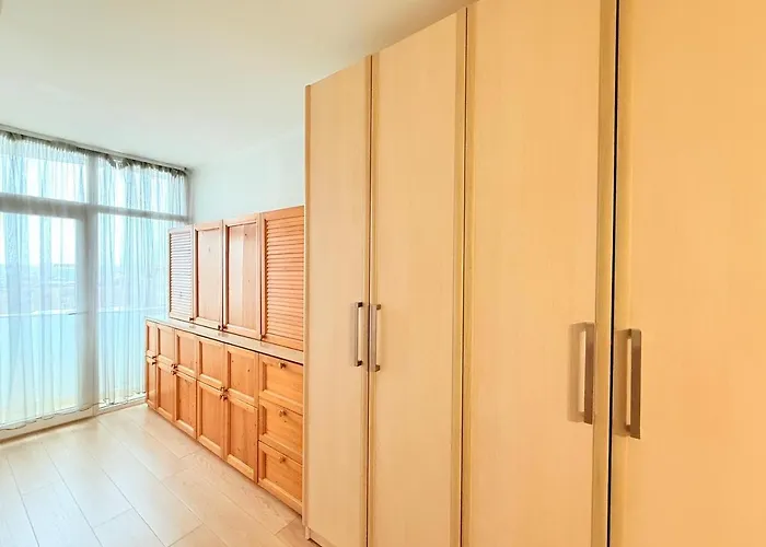 Center Luxury 아파트